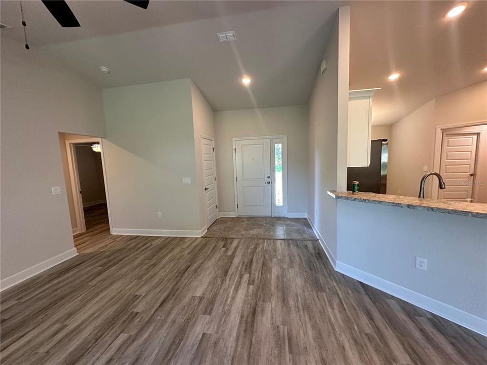 Active With Contract: $375,000 (3 beds, 2 baths, 1551 Square Feet)