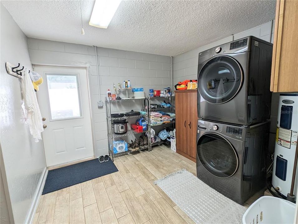 Oversized laundry room