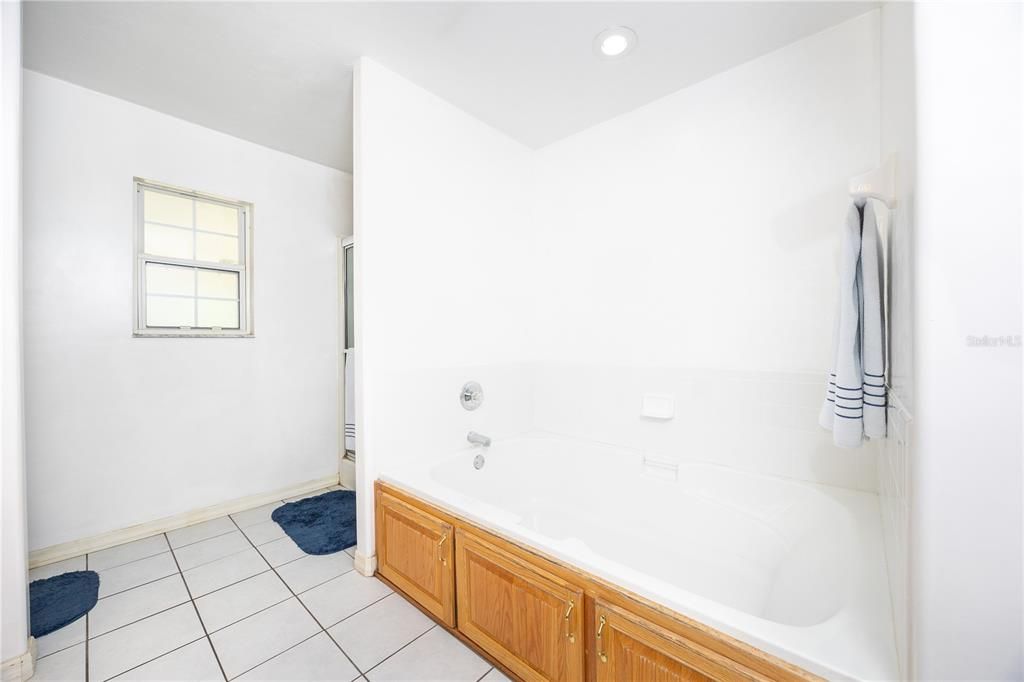 Active With Contract: $335,000 (3 beds, 2 baths, 1679 Square Feet)