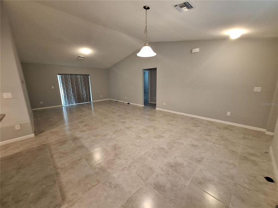 For Rent: $2,300 (3 beds, 2 baths, 1392 Square Feet)