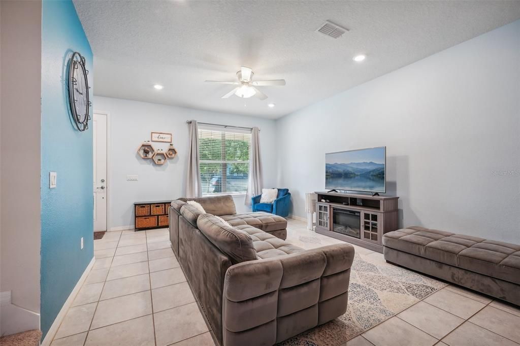 For Sale: $364,900 (3 beds, 2 baths, 1617 Square Feet)