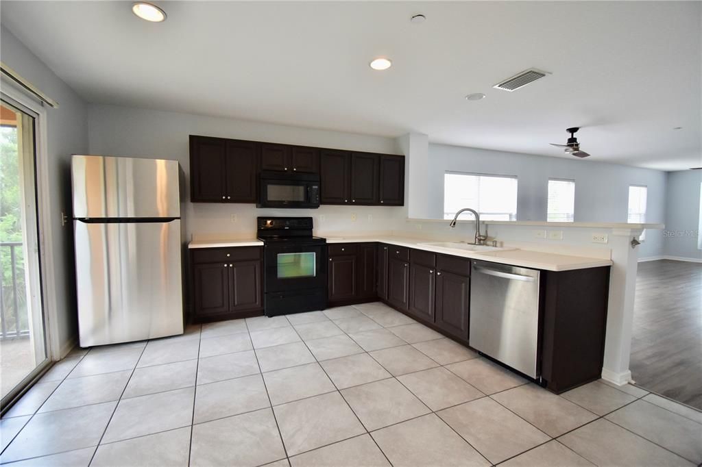 Active With Contract: $2,700 (3 beds, 2 baths, 1572 Square Feet)