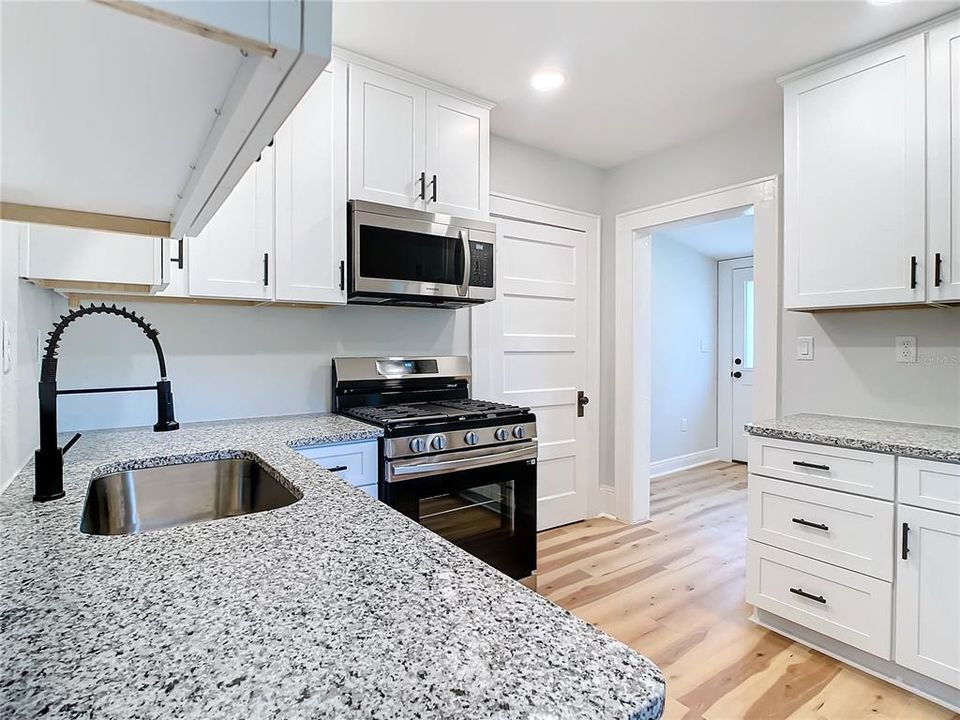 Active With Contract: $249,000 (2 beds, 2 baths, 1000 Square Feet)