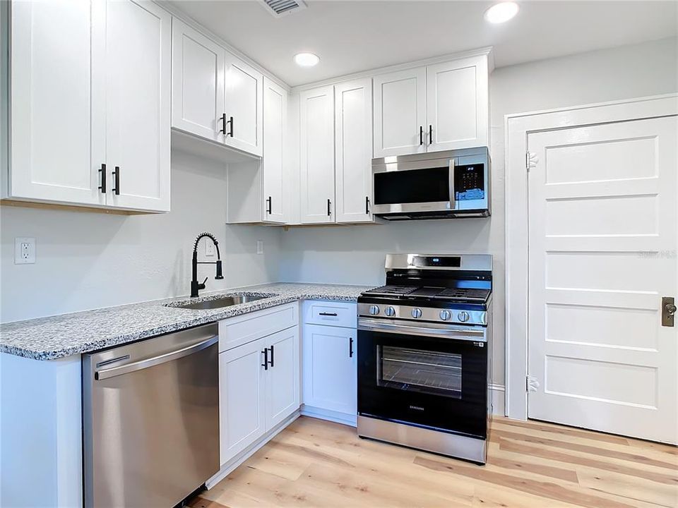 Active With Contract: $249,000 (2 beds, 2 baths, 1000 Square Feet)