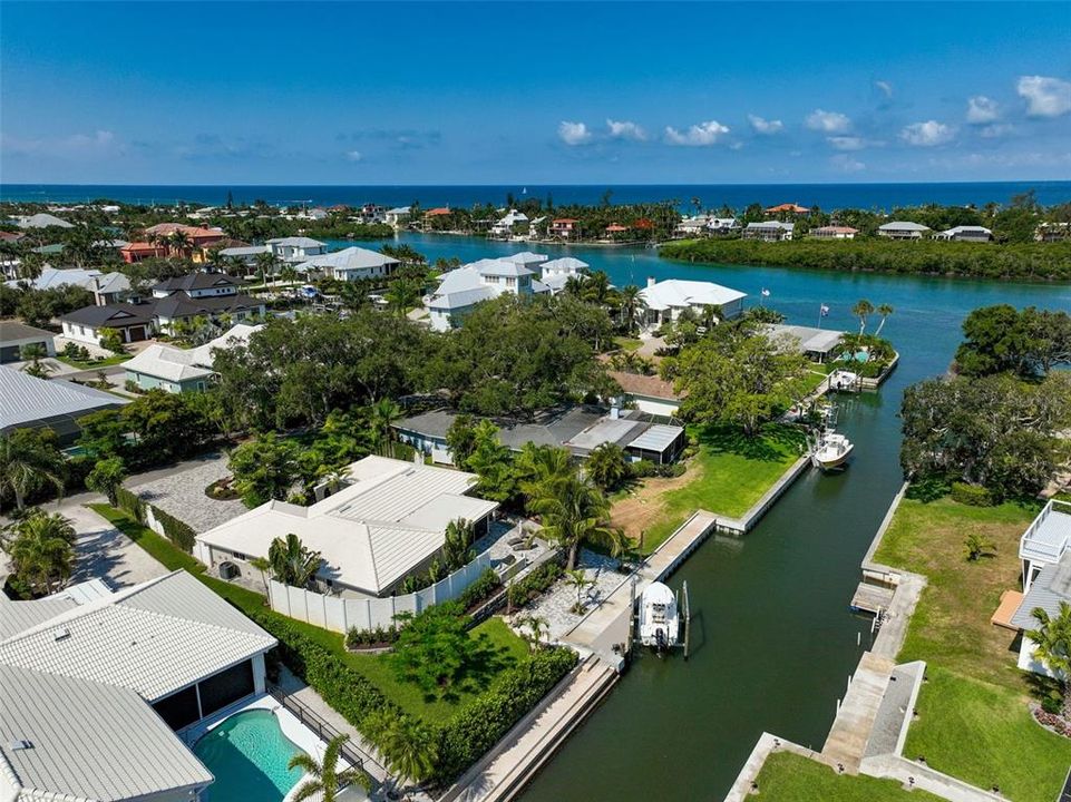 For Sale: $1,999,000 (3 beds, 2 baths, 1813 Square Feet)