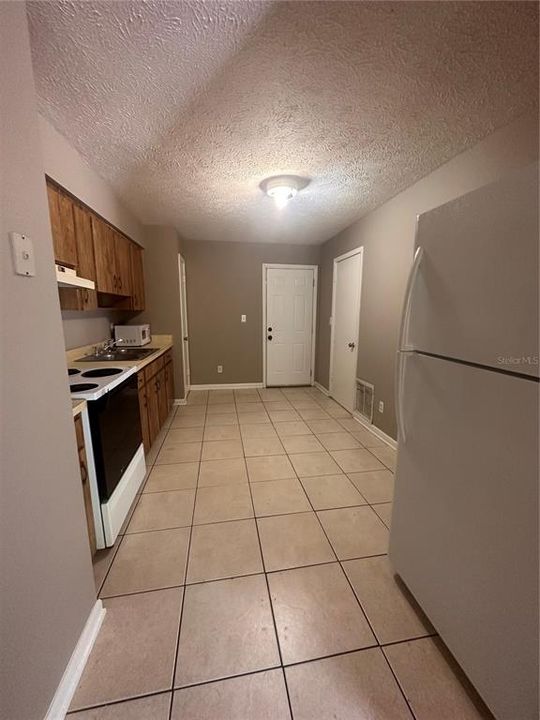 For Rent: $1,200 (2 beds, 1 baths, 812 Square Feet)