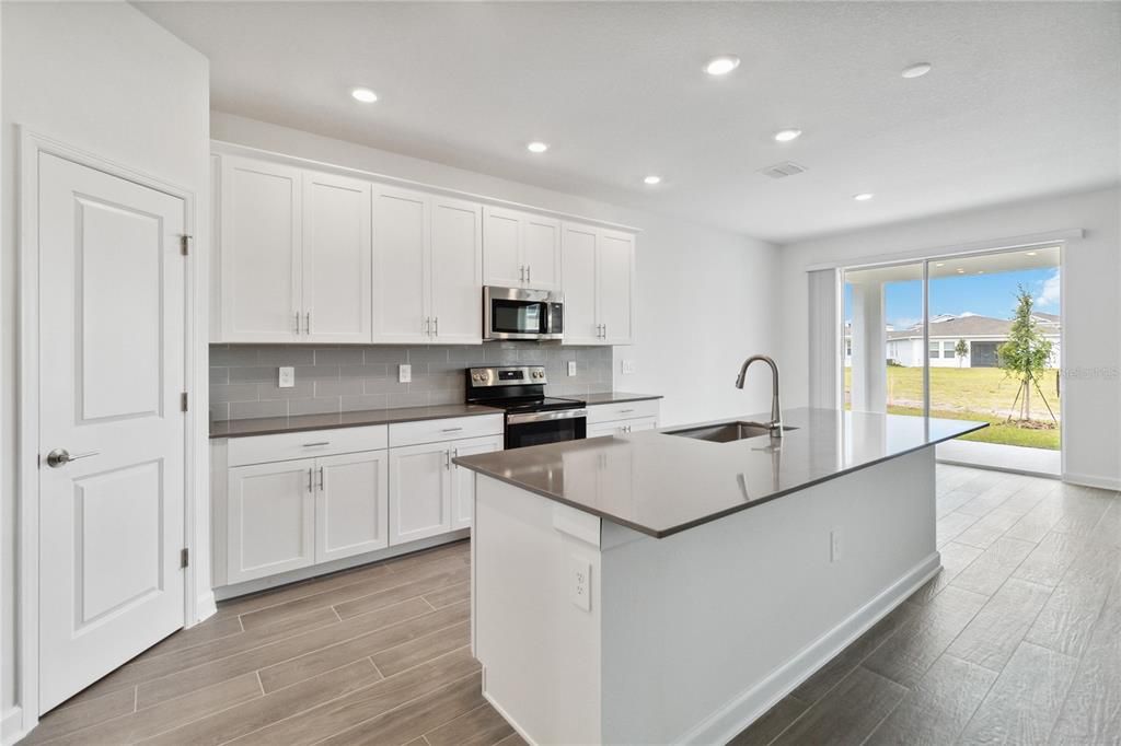 Active With Contract: $2,995 (3 beds, 2 baths, 2447 Square Feet)