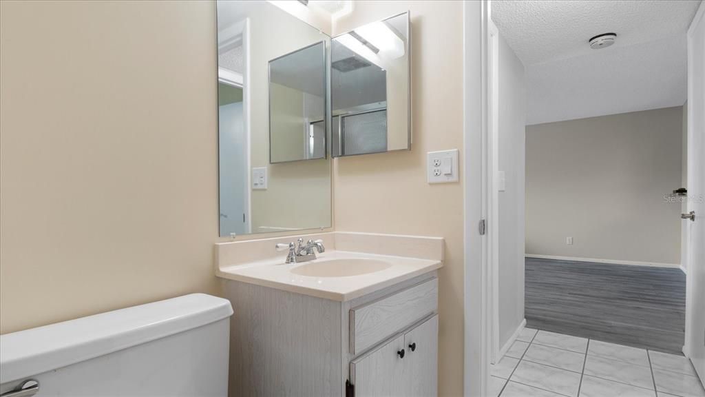 For Sale: $145,000 (2 beds, 2 baths, 921 Square Feet)