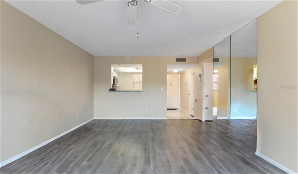 For Sale: $145,000 (2 beds, 2 baths, 921 Square Feet)