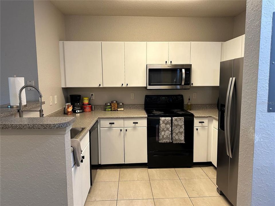 For Sale: $199,000 (1 beds, 1 baths, 685 Square Feet)