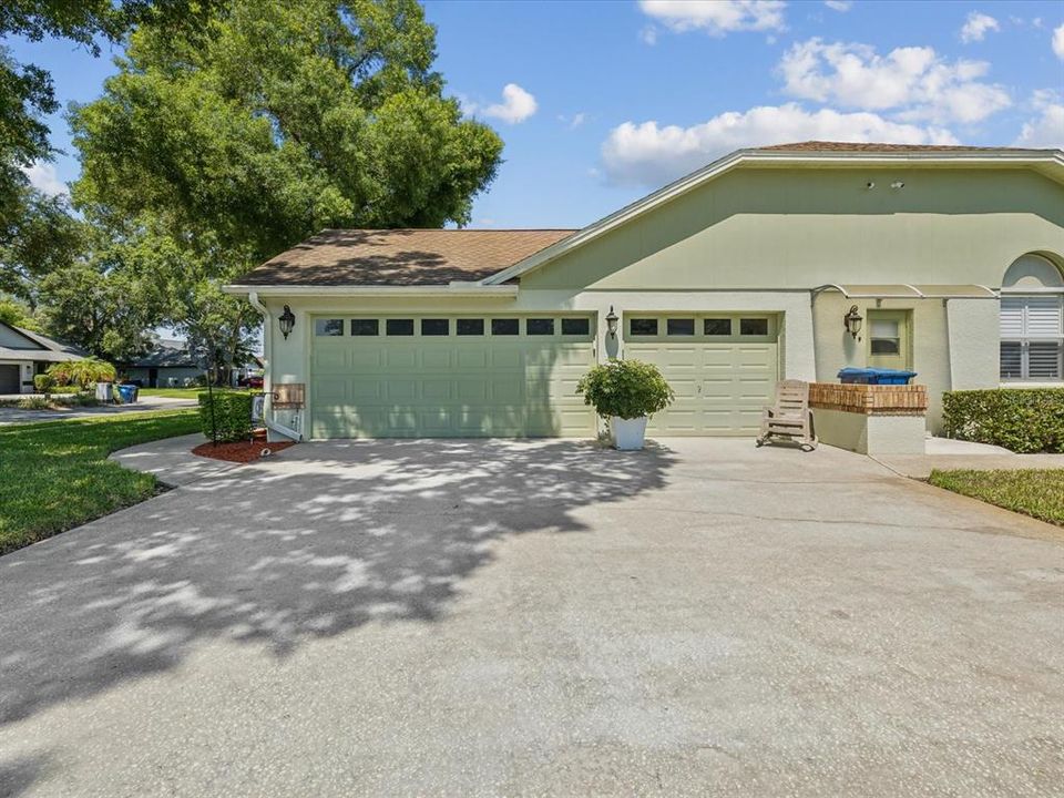 3 car garage - side entry, doorway to laundry room