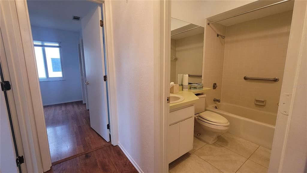 hall bath/ 2nd bathroom