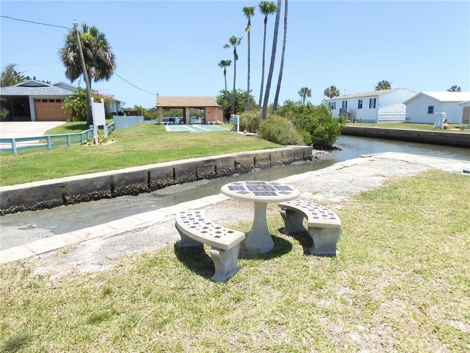 Boat ramp  & riverfront cabana