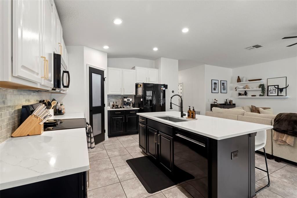 Active With Contract: $2,600 (4 beds, 2 baths, 1926 Square Feet)