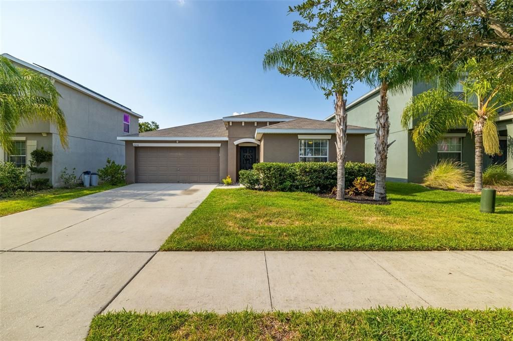 Active With Contract: $2,600 (4 beds, 2 baths, 1926 Square Feet)