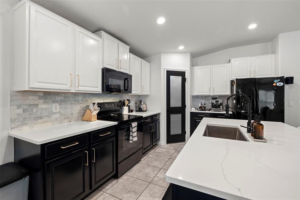 Active With Contract: $2,600 (4 beds, 2 baths, 1926 Square Feet)