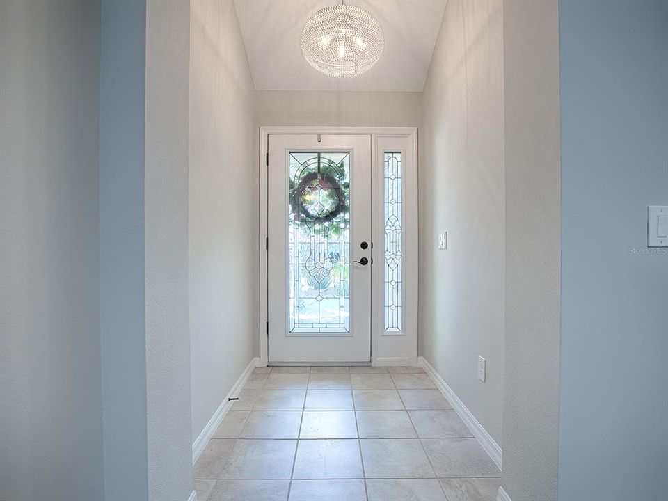 LOVELY LEADED GLASS FRONT DOOR AND SIDELITE!