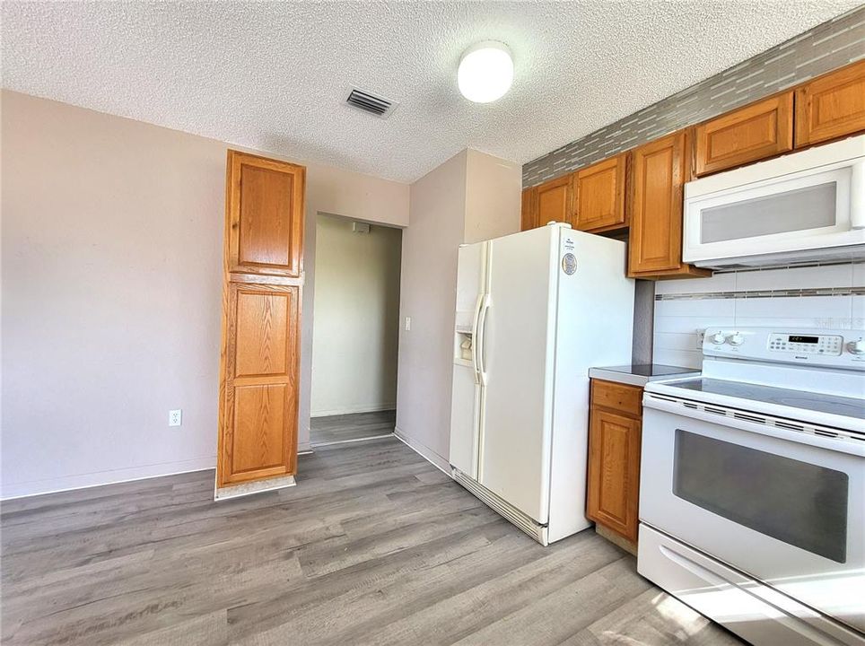 Room for a desk on the left? Access to hallway in center.