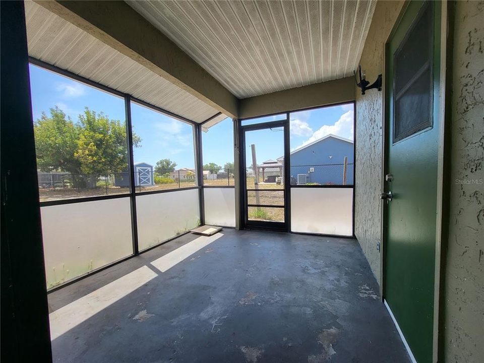 Looking from dining room out to the lanai.