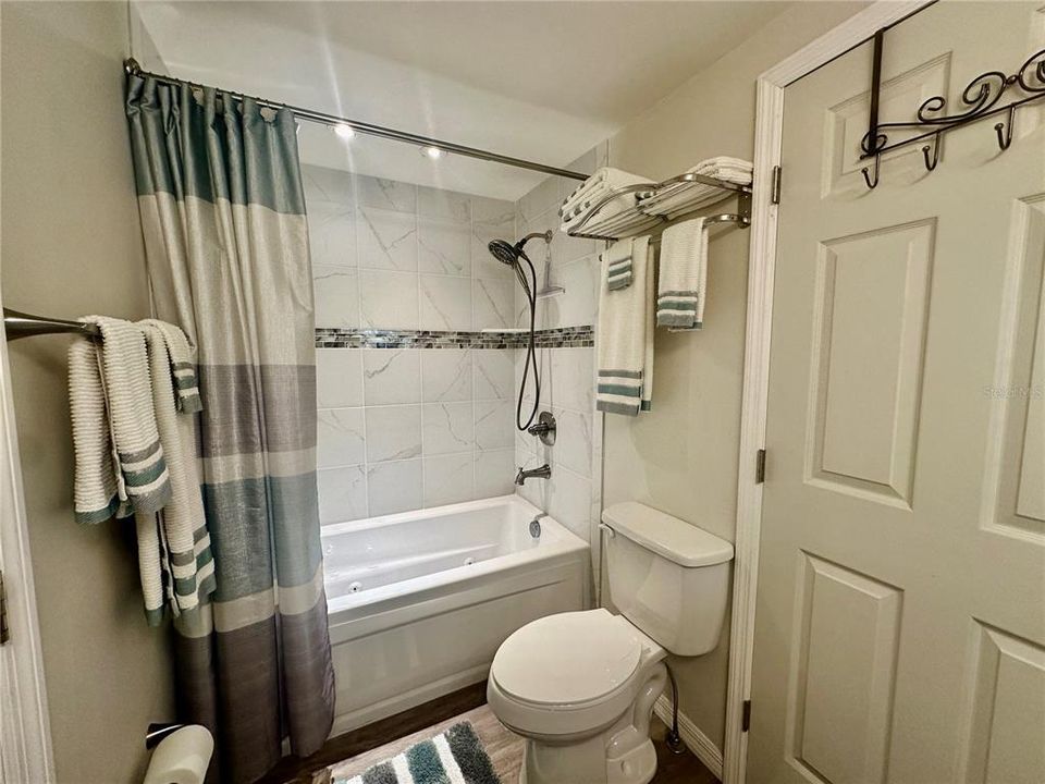 2nd Bathroom with jacuzzi tub