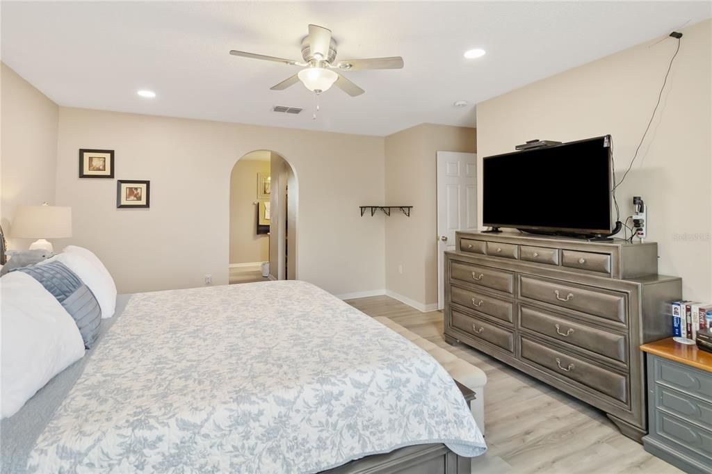 Active With Contract: $449,000 (4 beds, 2 baths, 2200 Square Feet)