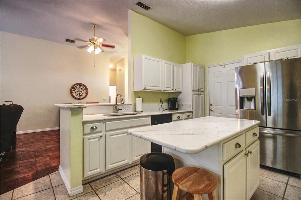 For Sale: $329,900 (2 beds, 2 baths, 1451 Square Feet)