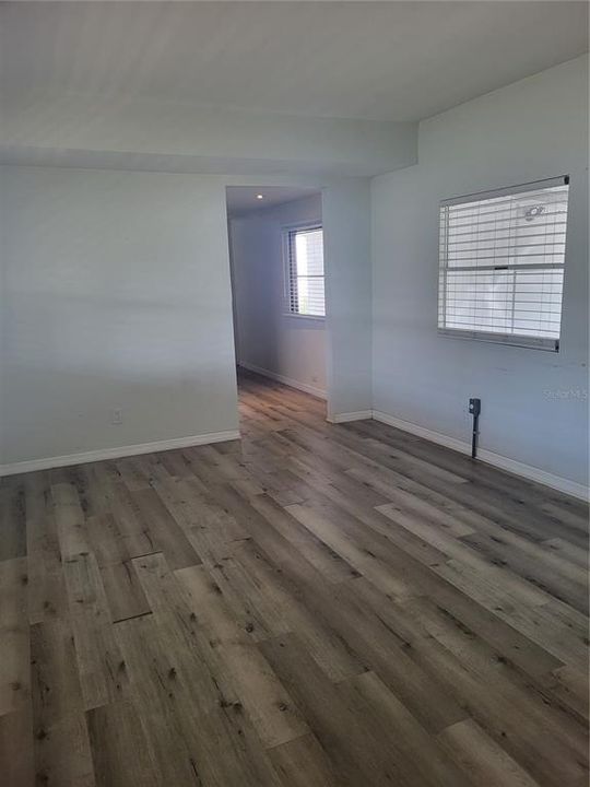 Active With Contract: $145,000 (2 beds, 1 baths, 732 Square Feet)