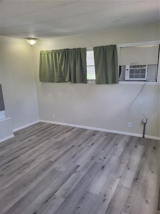 Active With Contract: $145,000 (2 beds, 1 baths, 732 Square Feet)