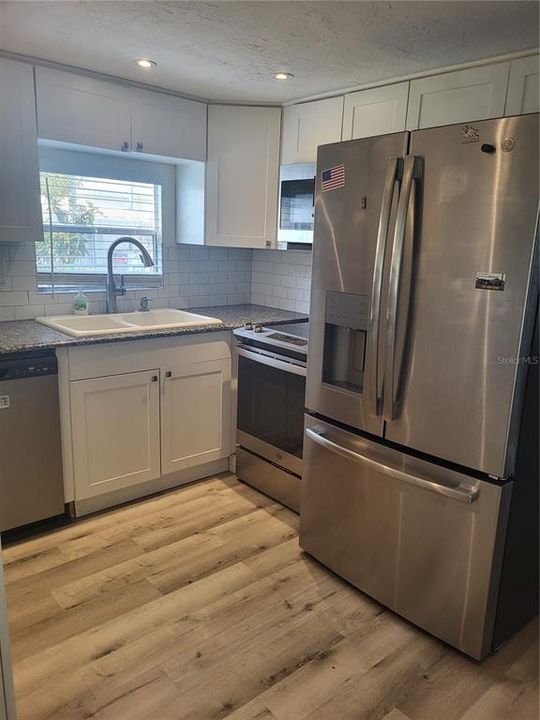 Active With Contract: $145,000 (2 beds, 1 baths, 732 Square Feet)