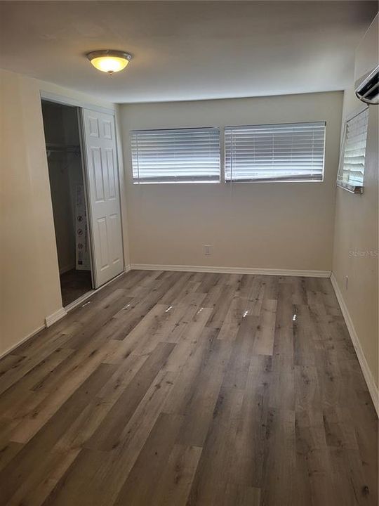 Active With Contract: $145,000 (2 beds, 1 baths, 732 Square Feet)