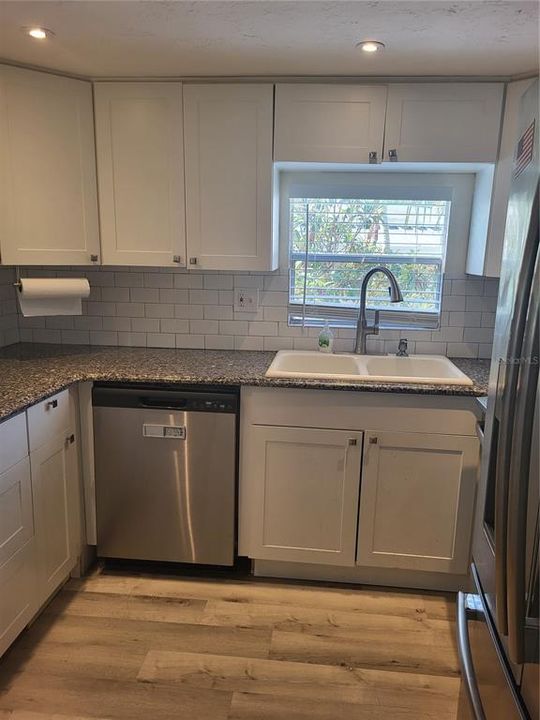 Active With Contract: $145,000 (2 beds, 1 baths, 732 Square Feet)