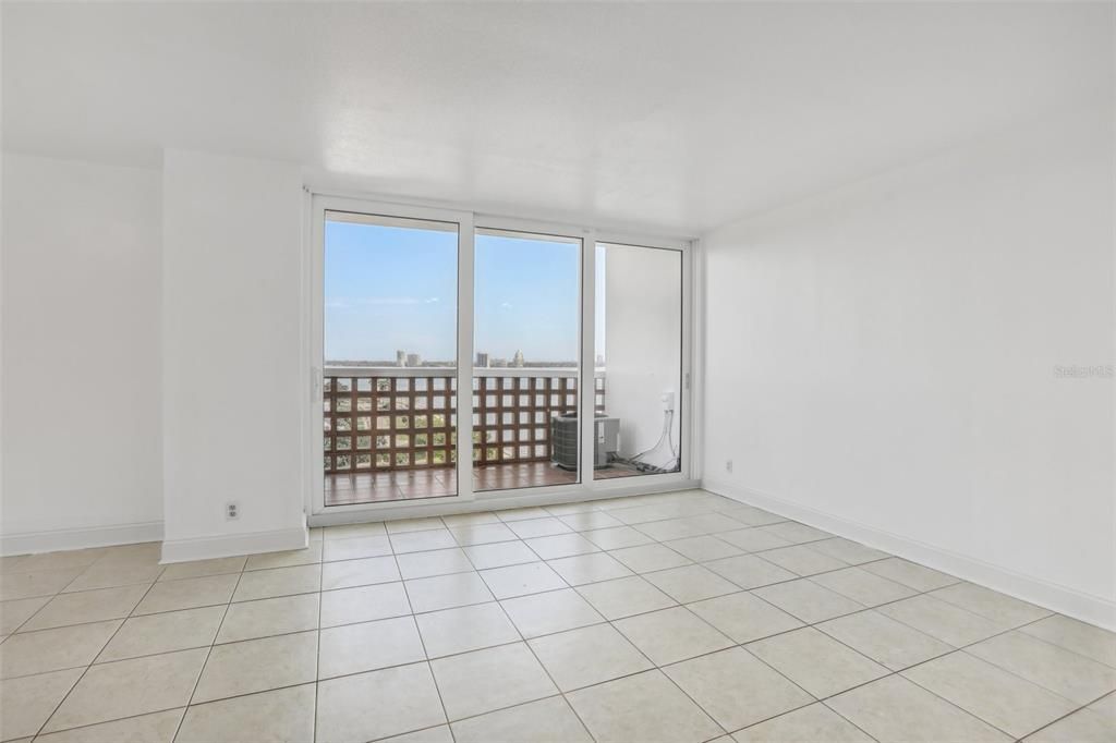 For Sale: $338,900 (2 beds, 2 baths, 888 Square Feet)