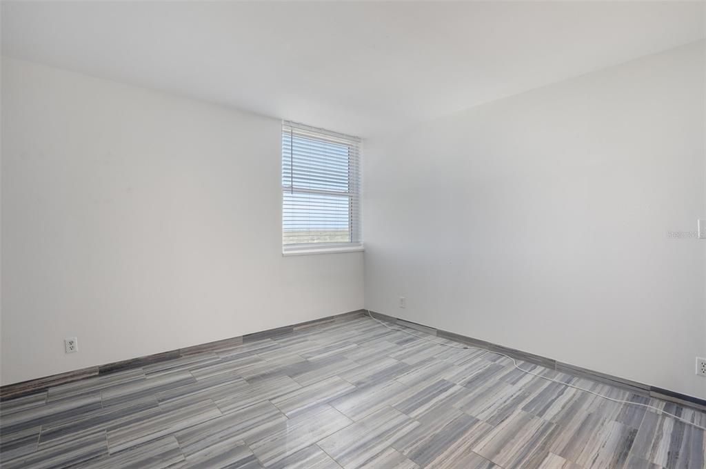 For Sale: $312,500 (2 beds, 2 baths, 888 Square Feet)