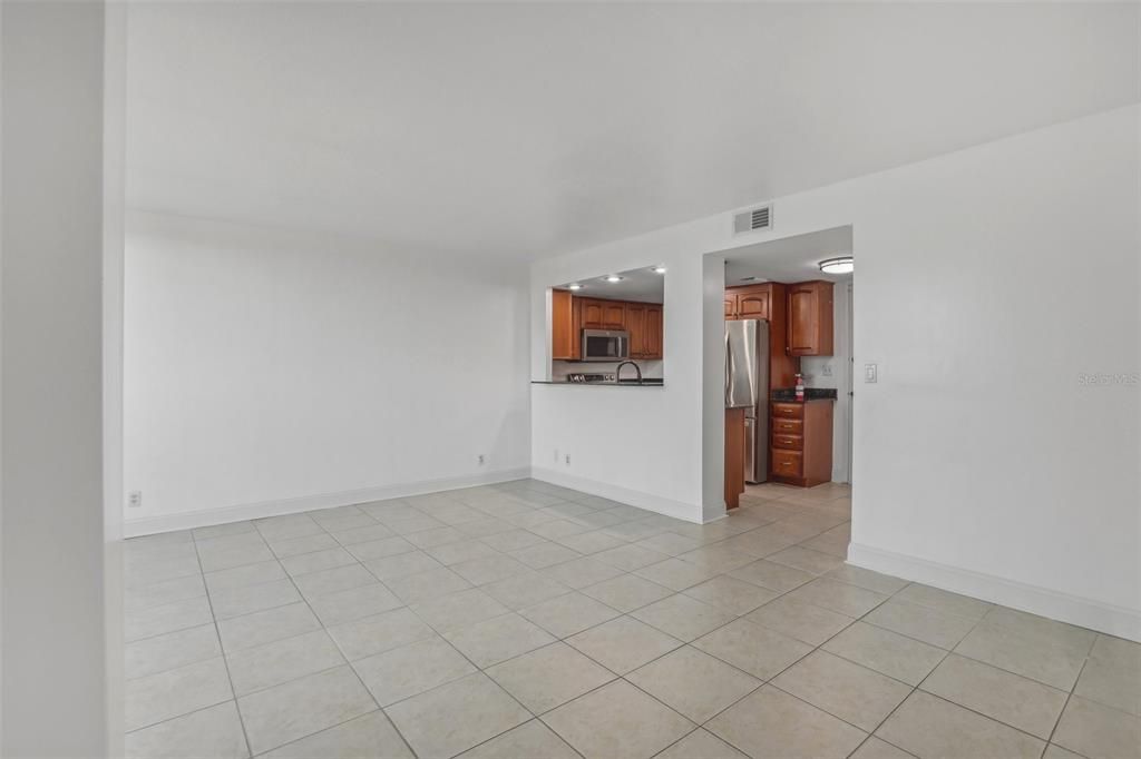 For Sale: $338,900 (2 beds, 2 baths, 888 Square Feet)