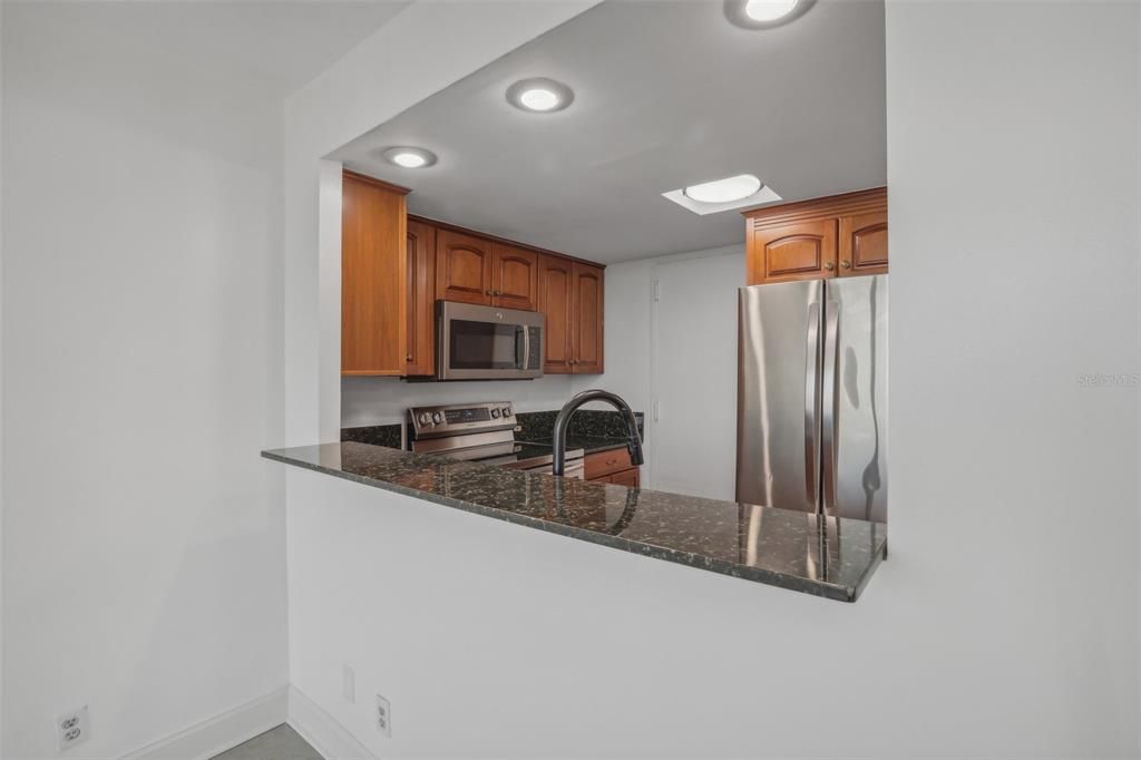 For Sale: $338,900 (2 beds, 2 baths, 888 Square Feet)