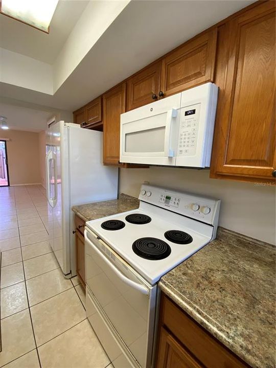 Active With Contract: $189,000 (2 beds, 1 baths, 967 Square Feet)