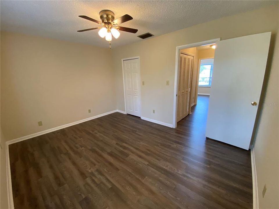 Active With Contract: $189,000 (2 beds, 1 baths, 967 Square Feet)