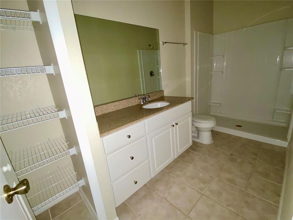 For Rent: $1,585 (1 beds, 1 baths, 942 Square Feet)