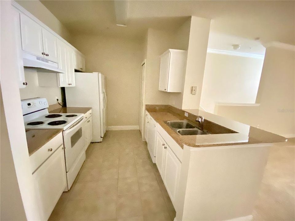 For Rent: $1,585 (1 beds, 1 baths, 942 Square Feet)