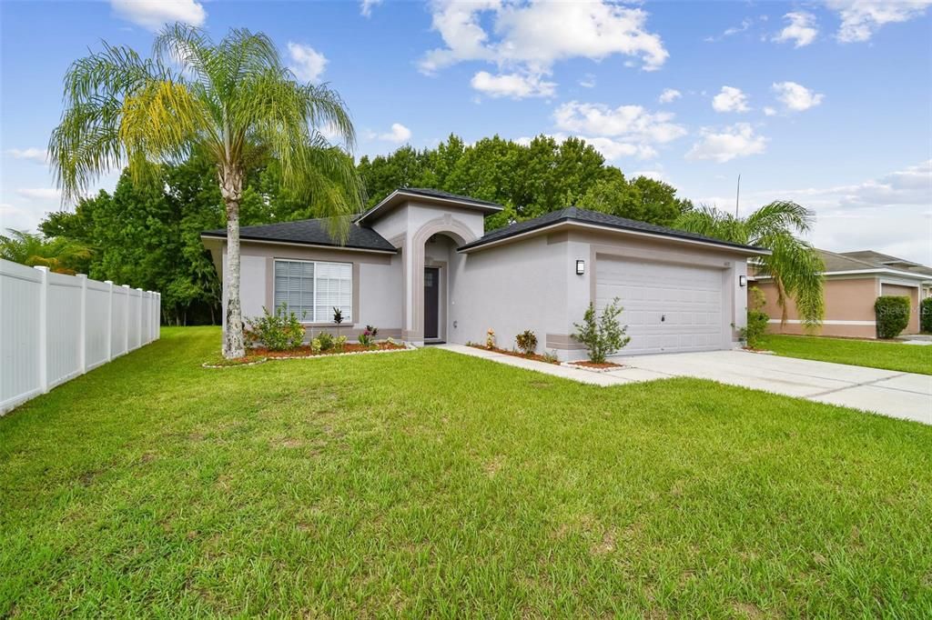 Active With Contract: $2,650 (4 beds, 2 baths, 1971 Square Feet)