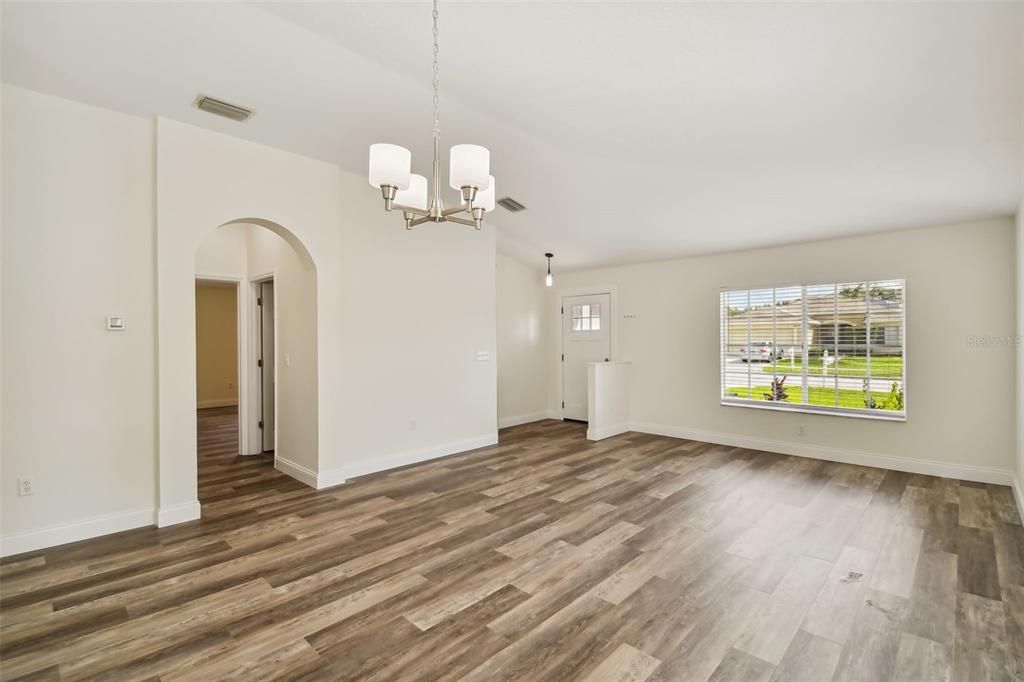 Active With Contract: $2,650 (4 beds, 2 baths, 1971 Square Feet)