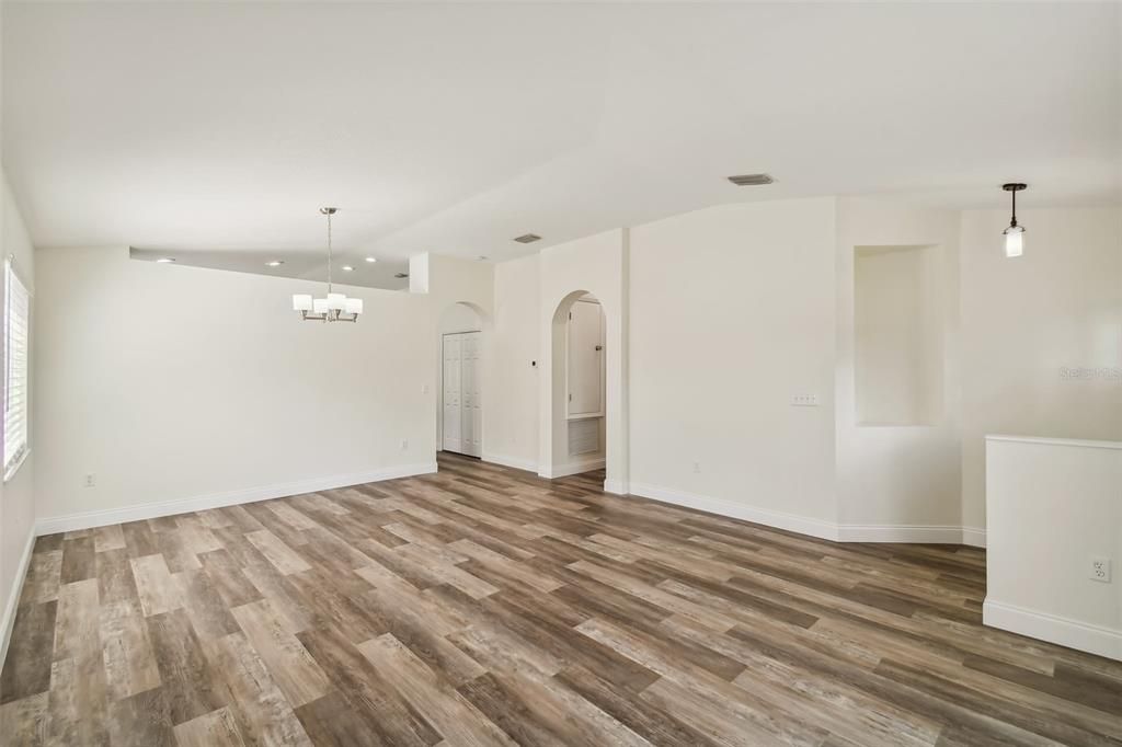 Active With Contract: $2,650 (4 beds, 2 baths, 1971 Square Feet)