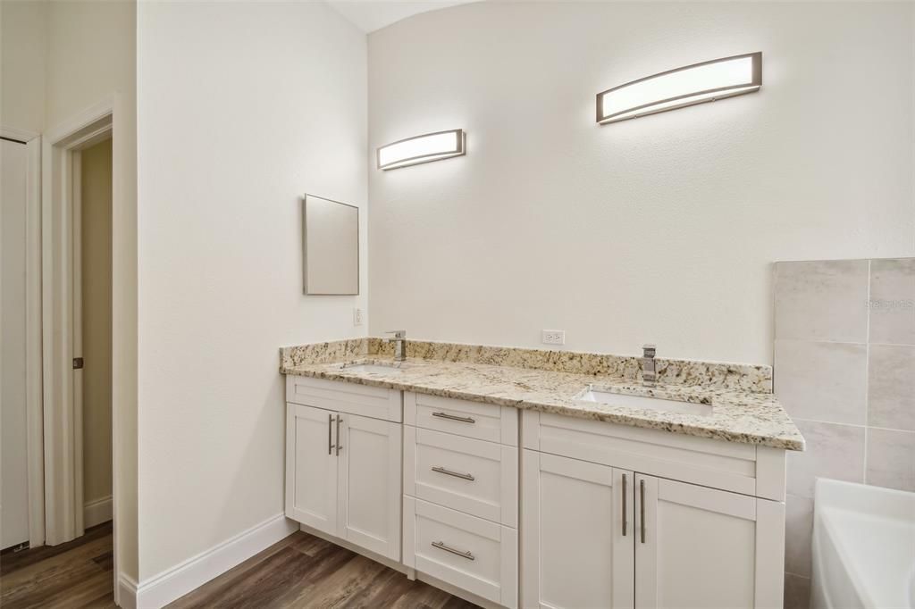 Active With Contract: $2,650 (4 beds, 2 baths, 1971 Square Feet)