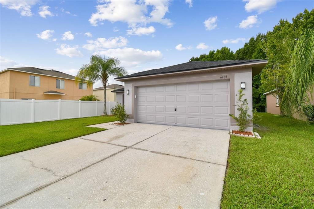 Active With Contract: $2,650 (4 beds, 2 baths, 1971 Square Feet)