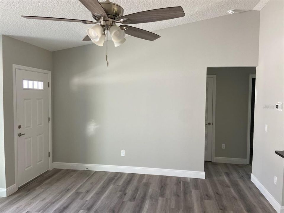 Active With Contract: $249,900 (3 beds, 2 baths, 1405 Square Feet)