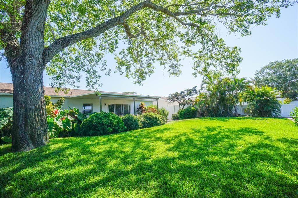 For Sale: $1,299,000 (3 beds, 2 baths, 1275 Square Feet)