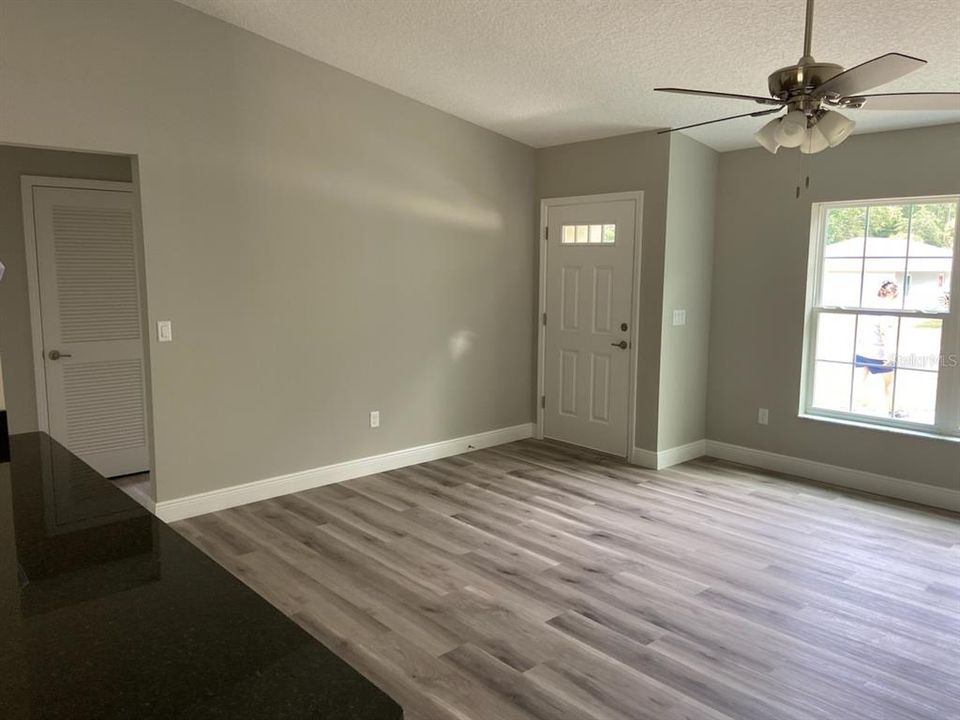 Active With Contract: $249,900 (3 beds, 2 baths, 1405 Square Feet)