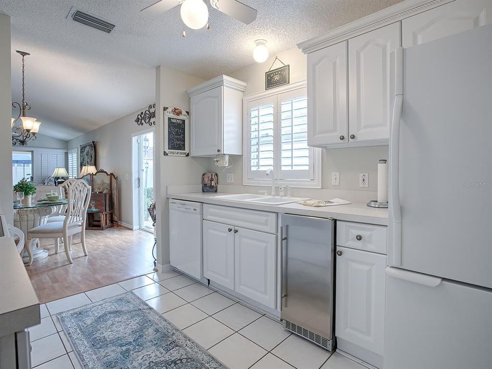 Active With Contract: $317,990 (2 beds, 2 baths, 1102 Square Feet)