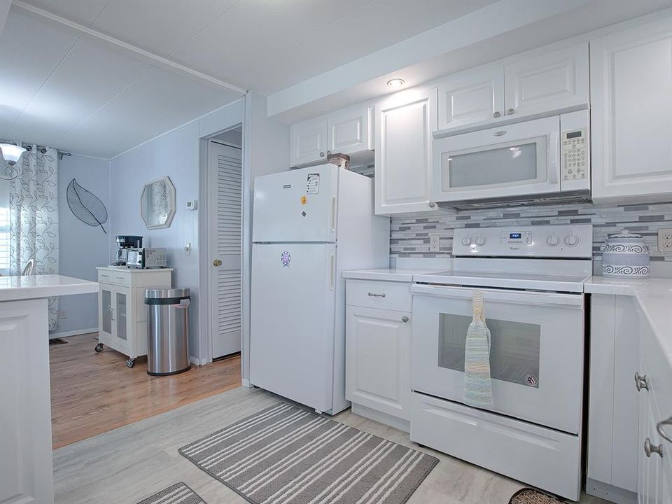 Active With Contract: $264,900 (2 beds, 2 baths, 1240 Square Feet)