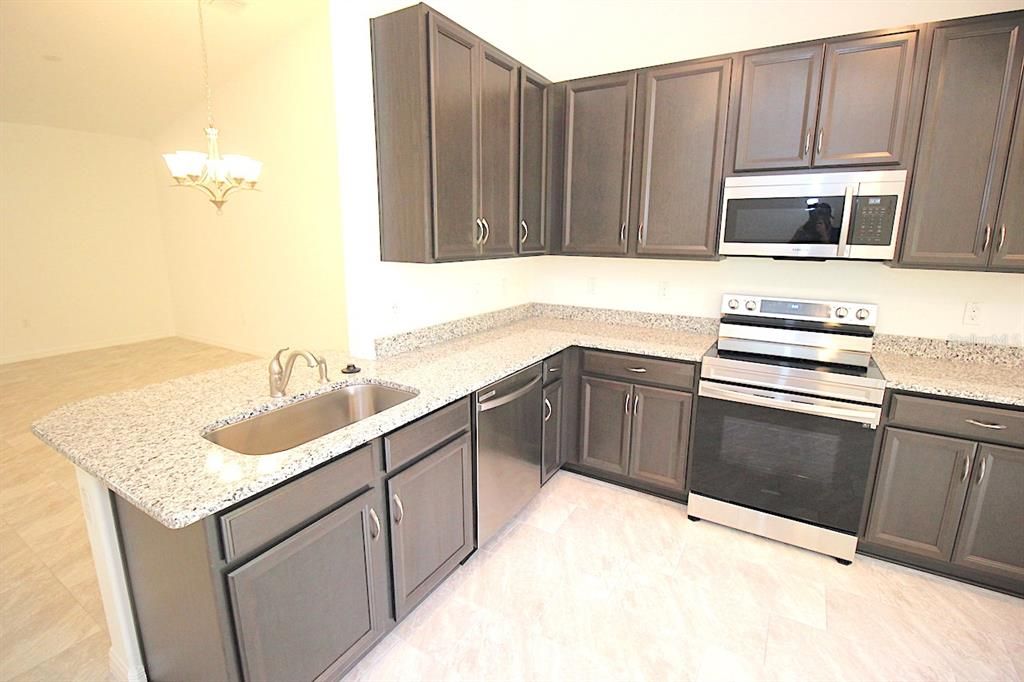 For Rent: $1,720 (3 beds, 2 baths, 1211 Square Feet)